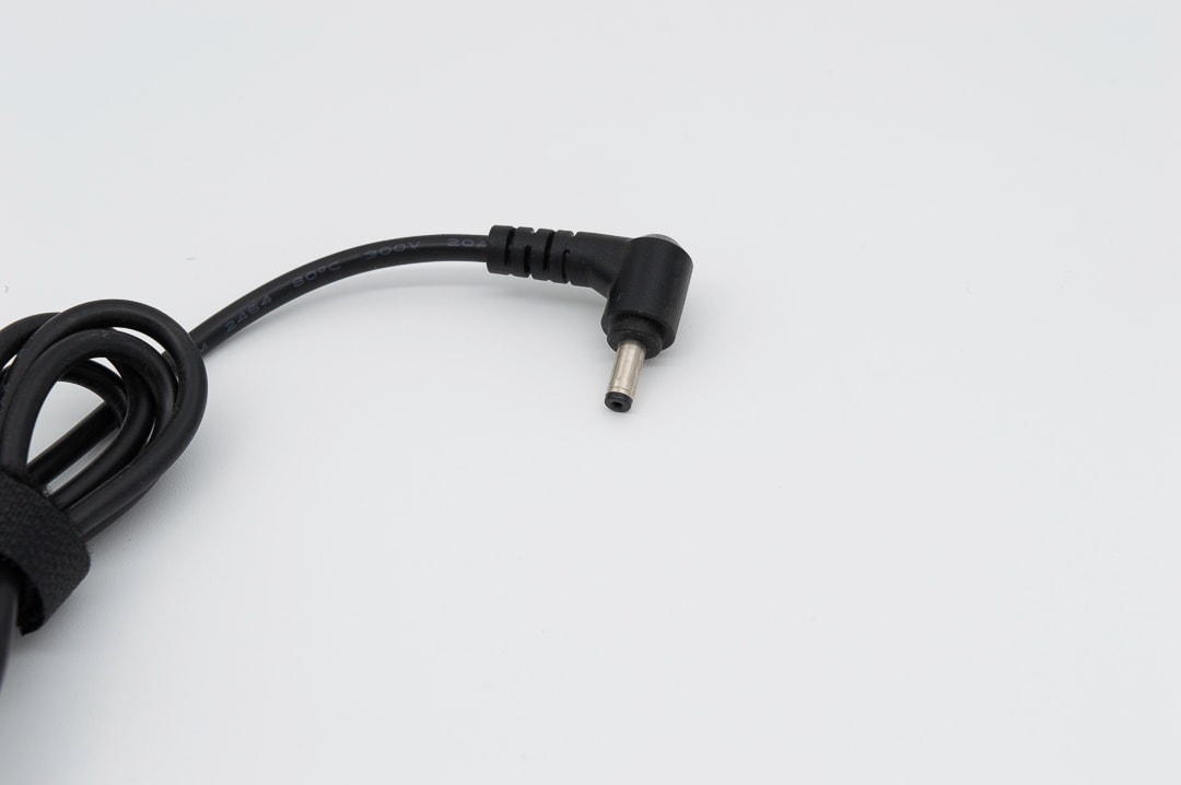 DC кабел со конектор за полнење 4,0 x 1,35 mm