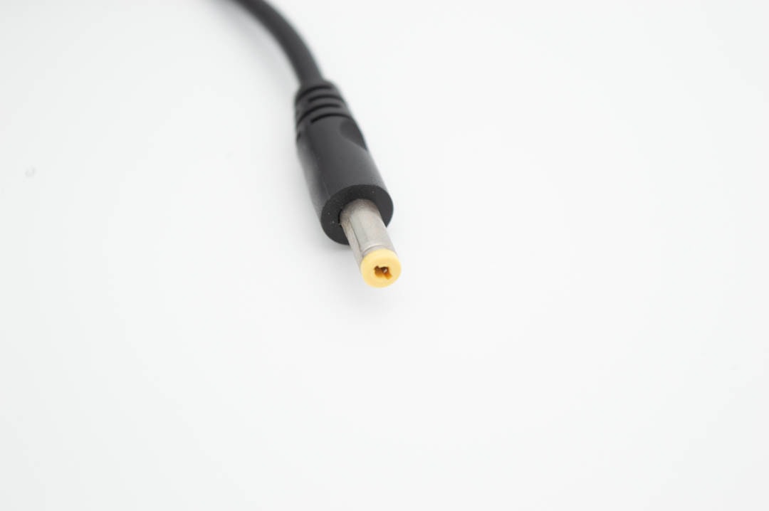 DC КАБЕЛ СО КОНЕКТОР ЗА ПОЛНЕЊЕ 4,8 X 1,75 MM