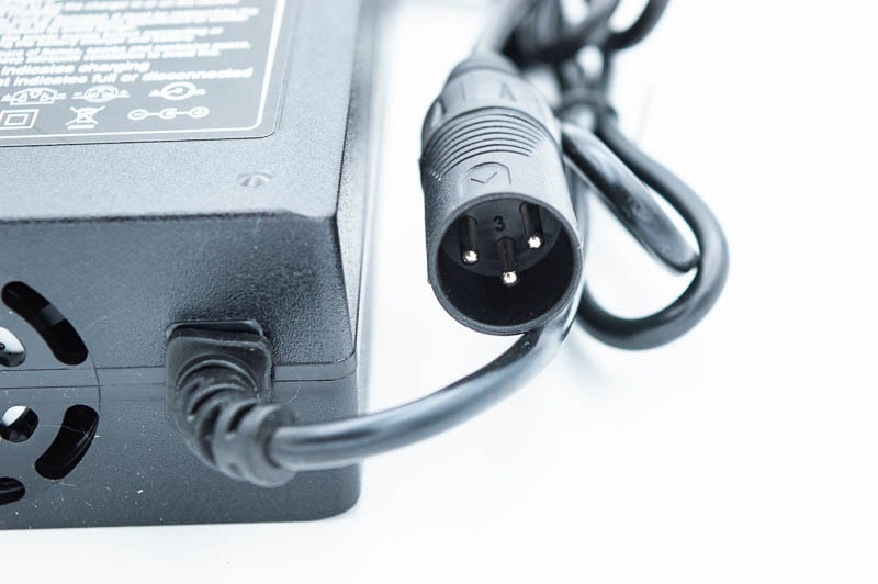 POWER ADAPTER FOR ELECTRIC SCOOTER / ADAPTER ELEKTRICEN TROTINET XLR 36V 2A / (42.0V 2A)